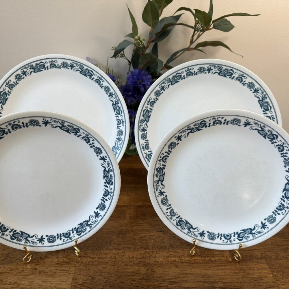 Corelle Old Town Blue Plates Set  2 Dinner 2 Luncheon Floral Border Vintage Dish